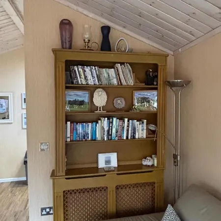 2 Bed Lodge-sleeps 4-stunning Views -pet Friendly *