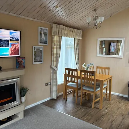 2 Bed Lodge-sleeps 4-stunning Views -pet Friendly Holiday home *