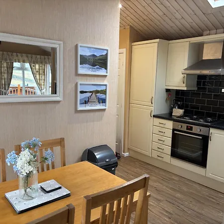 Holiday home 2 Bed Lodge-sleeps 4-stunning Views -pet Friendly *