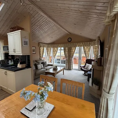 2 Bed Lodge-sleeps 4-stunning Views -pet Friendly Holiday home *