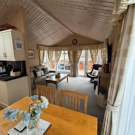 2 Bed Lodge-sleeps 4-stunning Views -pet Friendly *